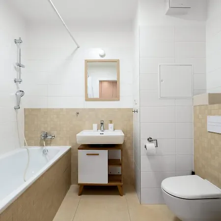 Apartamento Sunny Yellow Vibes - Balcony & Prime Location