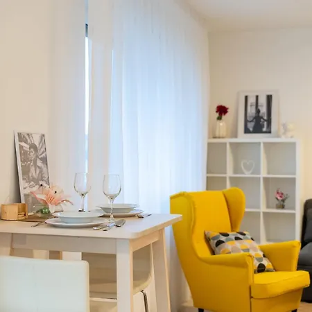 Lejlighed Sunny Yellow Vibes - Balcony & Prime Location