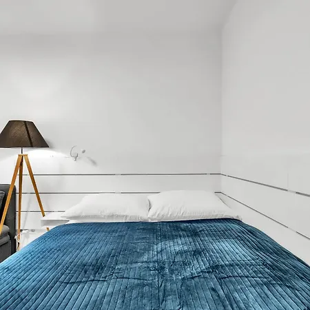 Апартаменты Sunny Yellow Vibes - Balcony & Prime Location