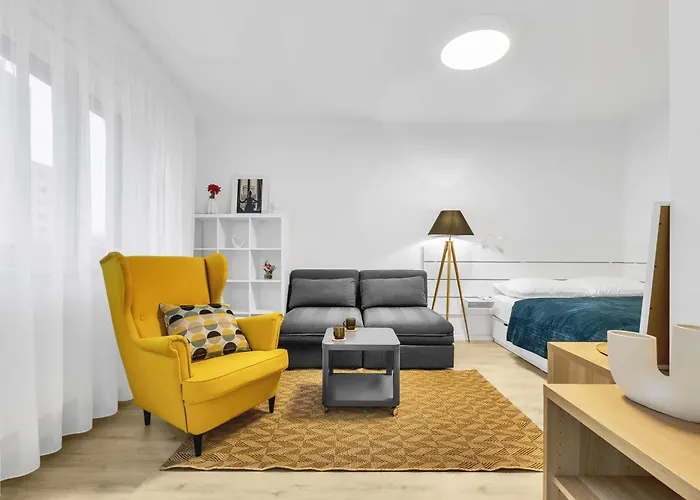 Sunny Yellow Vibes - Balcony & Prime Location Апартаменты Братислава