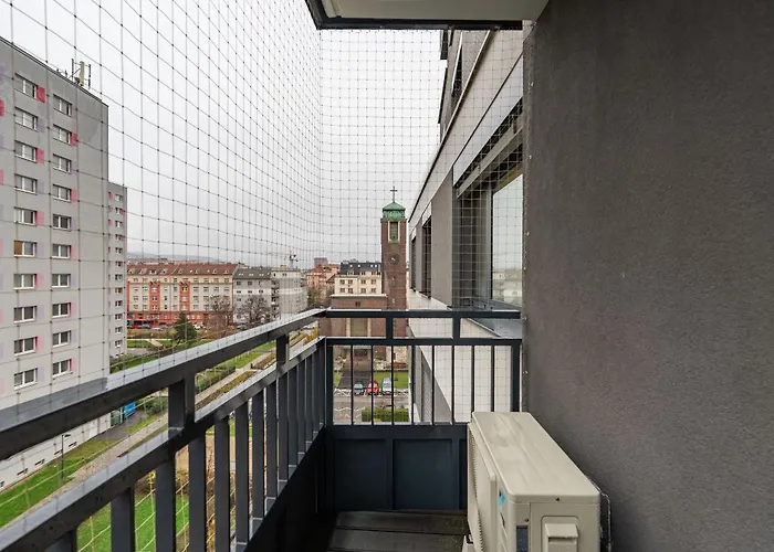 Апартаменты Sunny Yellow Vibes - Balcony & Prime Location