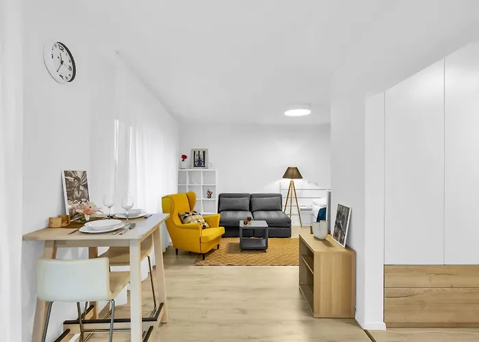 Sunny Yellow Vibes - Balcony & Prime Location * Братислава