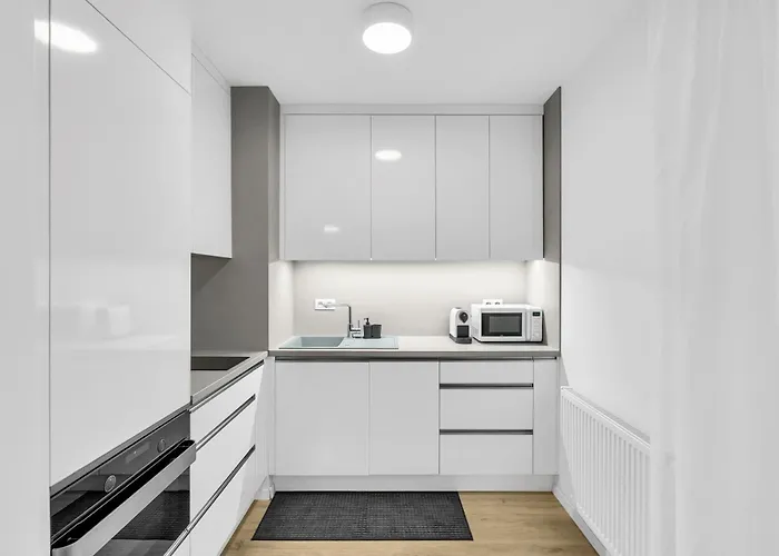 Sunny Yellow Vibes - Balcony & Prime Location Апартаменты Братислава