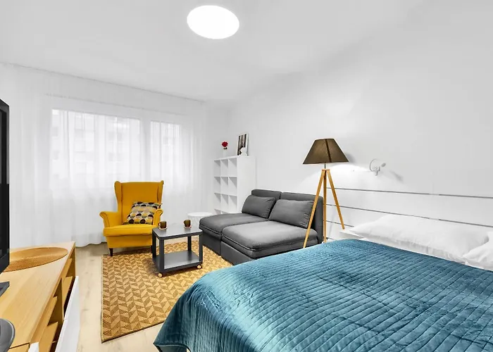 Sunny Yellow Vibes - Balcony & Prime Location Братислава