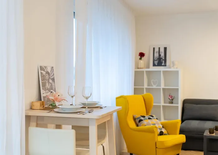 アパート Sunny Yellow Vibes - Balcony & Prime Location