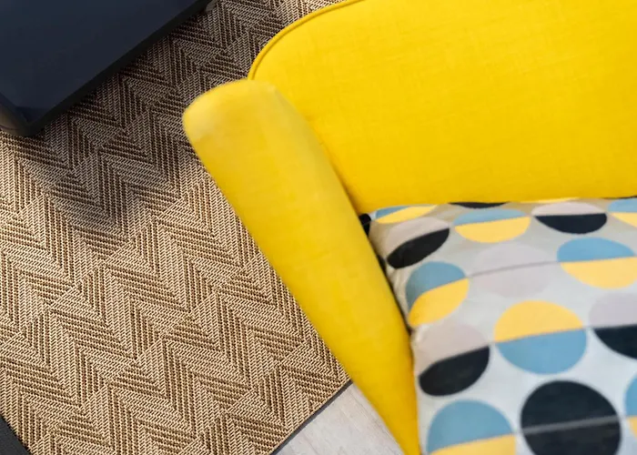 Sunny Yellow Vibes - Balcony & Prime Location Bratislava