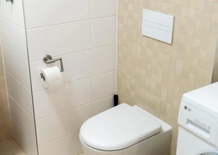 Sunny Yellow Vibes - Balcony & Prime Location Братислава