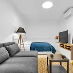 Sunny Yellow Vibes - Balcony & Prime Location דירה ברטיסלאבה