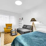 Sunny Yellow Vibes - Balcony & Prime Location ברטיסלאבה