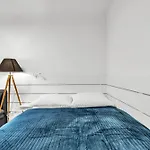 דירה Sunny Yellow Vibes - Balcony & Prime Location