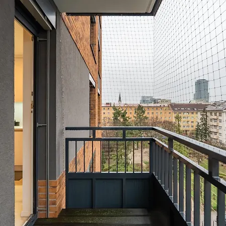 Sunny Yellow Vibes - Balcony & Prime Location * Bratislava