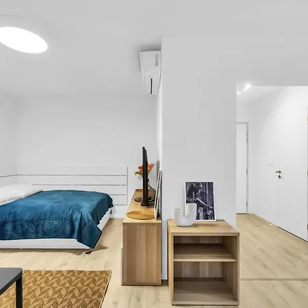 Sunny Yellow Vibes - Balcony & Prime Location Appartamento *