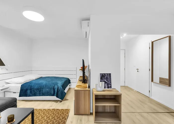 Sunny Yellow Vibes - Balcony & Prime Location Appartement *