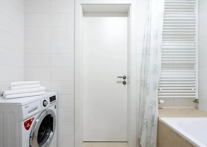 Sunny Yellow Vibes - Balcony & Prime Location Appartamento Bratislava