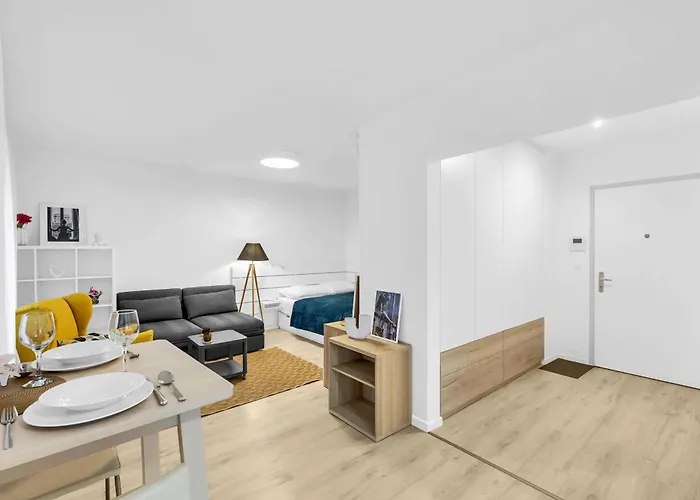 Sunny Yellow Vibes - Balcony & Prime Location Appartement