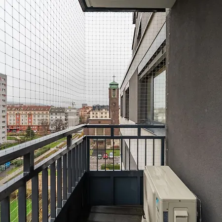 Апартаменты Sunny Yellow Vibes - Balcony & Prime Location